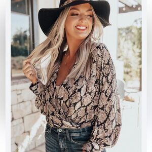 Fashion to Figure Y2K Chifon Snake Print V-Neck Women's crop Top